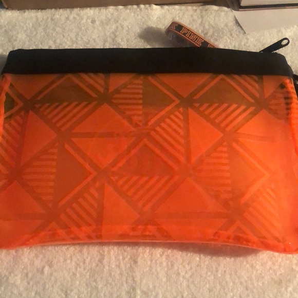 NWT PINK Victoria’s Secret Swimsuit beach bag. 2 zipper compartments. - Picture 6 of 9